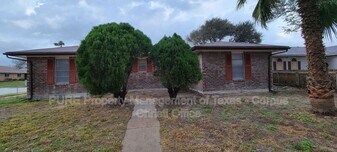 2255 Lombardy Dr in Corpus Christi, TX - Building Photo