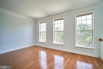19147 Commonwealth Terrace in Leesburg, VA - Foto de edificio - Building Photo