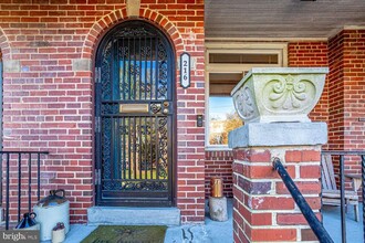 216 Emerson St NW in Washington, DC - Foto de edificio - Building Photo