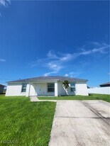 9031 S Indio Cir in La Belle, FL - Building Photo