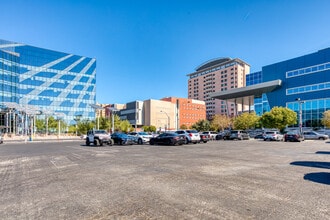 Golden Sunset Apartments in Las Vegas, NV - Foto de edificio - Building Photo