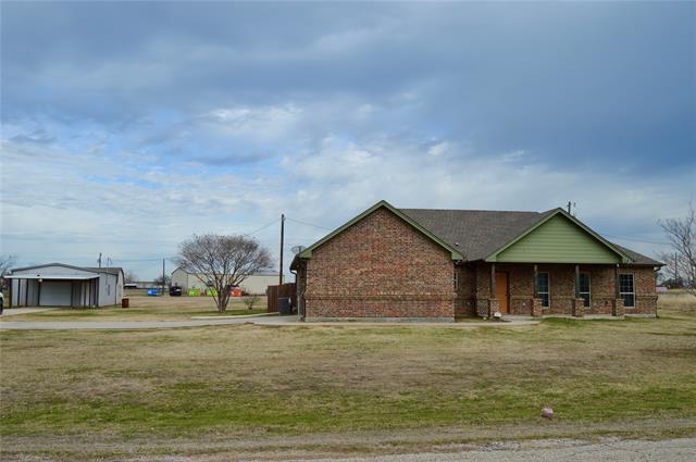 8321 Travis Rd in Sanger, TX - Building Photo