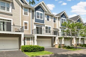 15531 Eagle Shore Dr in Apple Valley, MN - Building Photo - Building Photo