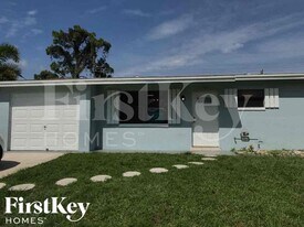 1389 Meadowbrook Dr in West Palm Beach, FL - Building Photo