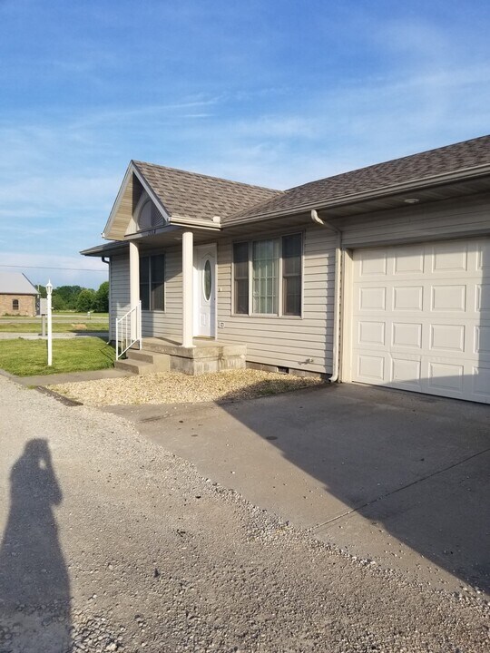206 S Free King Hwy, Unit a in Pittsburg, KS - Building Photo