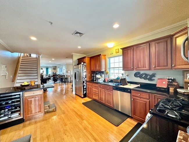 146 Adams St, Unit 2 in Waltham, MA - Building Photo - Building Photo