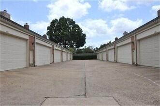 712 Augusta Dr in Houston, TX - Building Photo - Building Photo