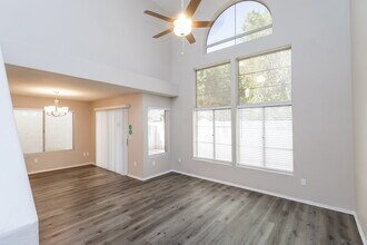 425 S Sunrise Dr in Gilbert, AZ - Foto de edificio - Building Photo