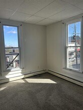 60 N Main St in Red Lion, PA - Foto de edificio - Building Photo