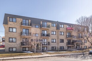 502 De La Concorde Boul O in Laval, QC - Building Photo