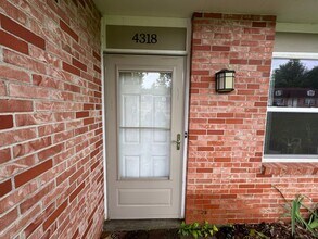 4316-4318 Ludwick Blvd in Columbia, MO - Foto de edificio - Building Photo