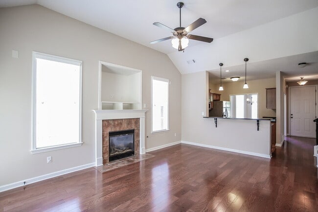 4960 Bending Creek Cove in Arlington, TN - Foto de edificio - Building Photo