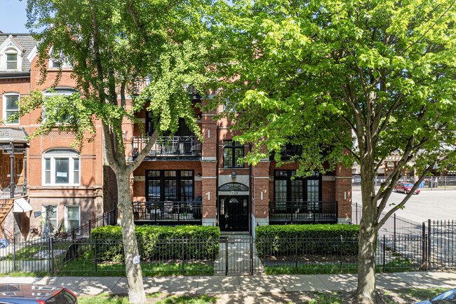 2727 N Sheffield AVE in Chicago, IL - Foto de edificio - Building Photo