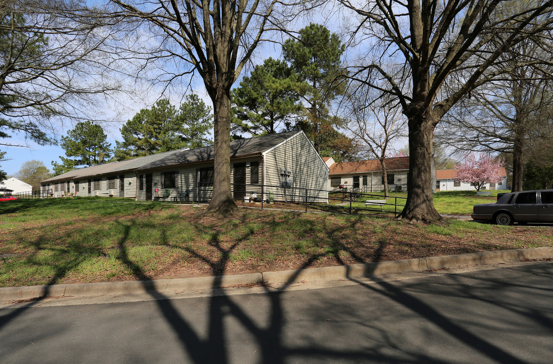 Forest Hills Heights in Durham, NC - Building Photo