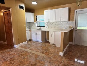 1930 Walton St S in St. Petersburg, FL - Building Photo - Building Photo