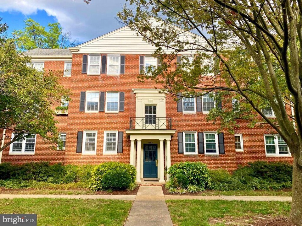 1503 Belle View Blvd in Alexandria, VA - Building Photo