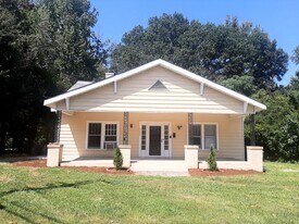 2620 W Knox St in Durham, NC - Building Photo