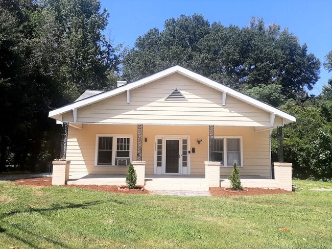 property at 2620 W Knox St