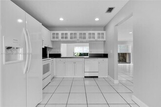 11668 SW 91st Terrace in Miami, FL - Building Photo - Building Photo