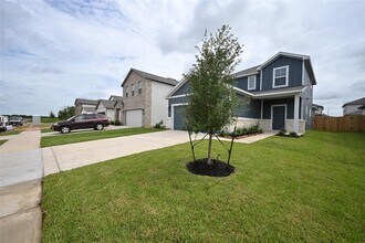 3919 Accolade Xing in Brookshire, TX - Foto de edificio - Building Photo