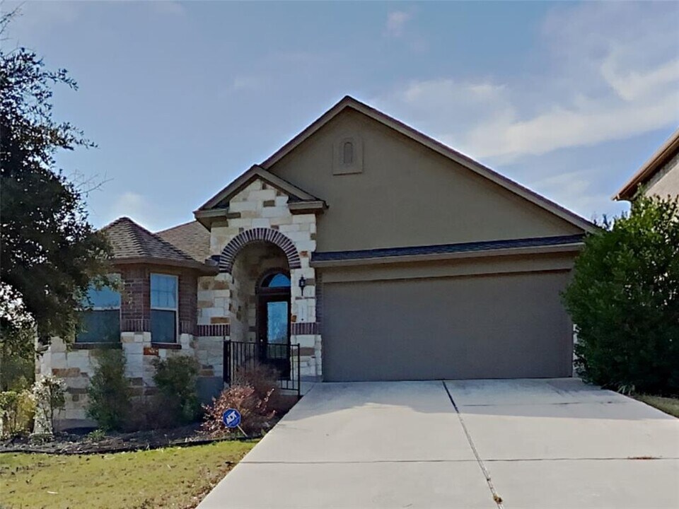 18401 Rio Chama Ln in Austin, TX - Building Photo