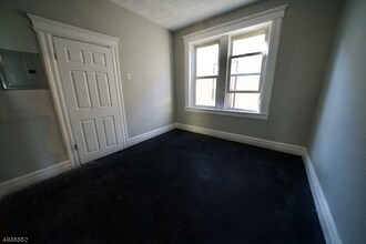 533 4th St in Paterson, NJ - Building Photo - Building Photo