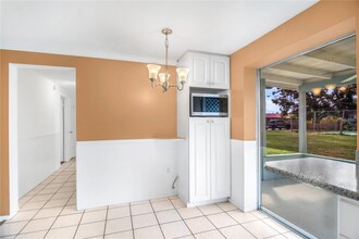 3012 52nd Ave Dr W in Bradenton, FL - Foto de edificio - Building Photo