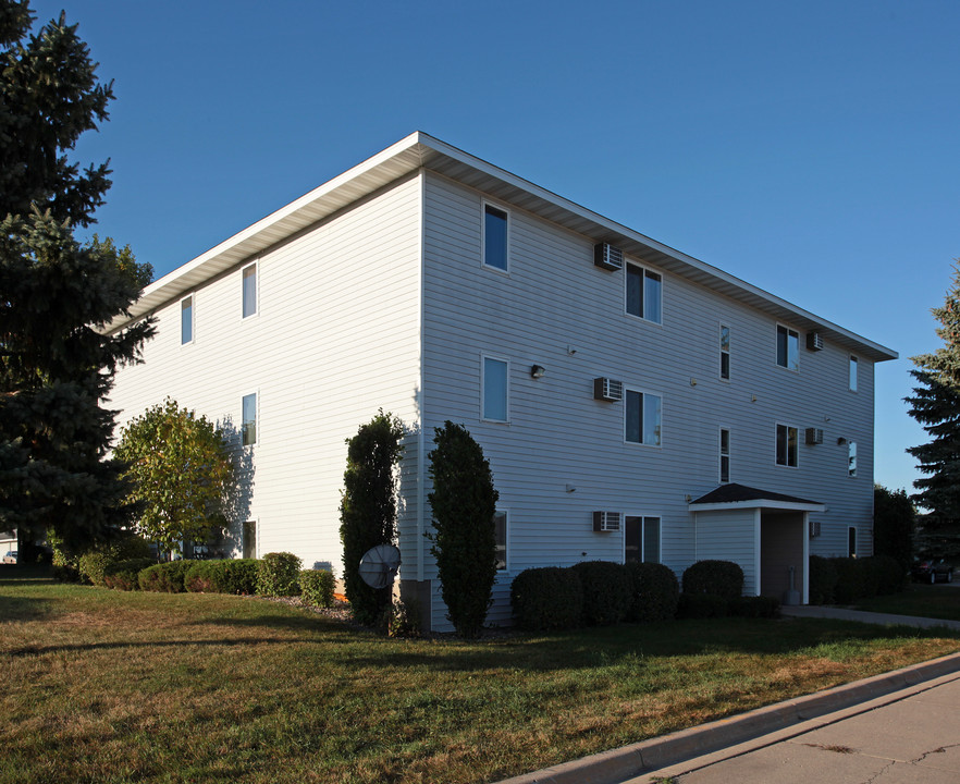 455 N Welco Dr N in Montgomery, MN - Building Photo