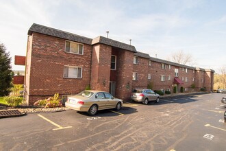 Four Seasons Apartments in Pittsburgh, PA - Building Photo - Interior Photo