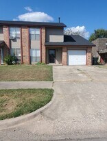 123 Crystal Bend in Norman, OK - Building Photo