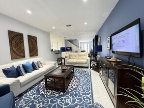 360 Pendant Ct-Unit -ID1247987P in Kissimmee, FL - Foto de edificio - Building Photo