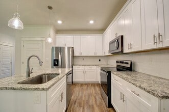 1401 Gatewood Pl in Auburn, AL - Building Photo - Building Photo