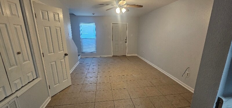 9042 Morrison Rd in New Orleans, LA - Building Photo