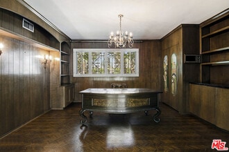 180 Highland Ave in Los Angeles, CA - Building Photo - Building Photo