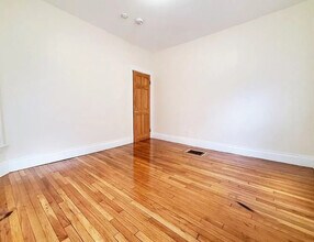 120 Beacon St, Unit 185-1 in Somerville, MA - Building Photo - Building Photo