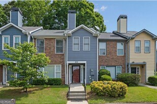 255 Triple Oaks Dr in Tucker, GA - Building Photo