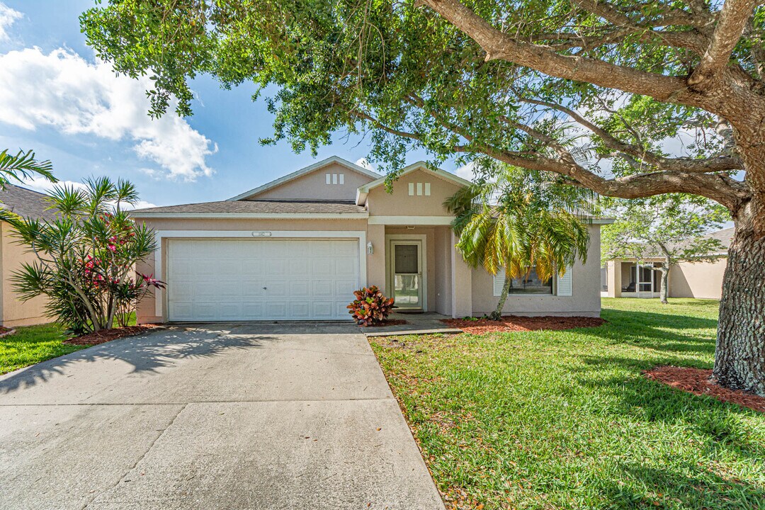 1142 N 13th Square in Vero Beach, FL - Building Photo