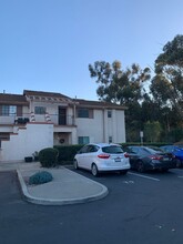 2813 New Castle Way in Carlsbad, CA - Foto de edificio - Building Photo