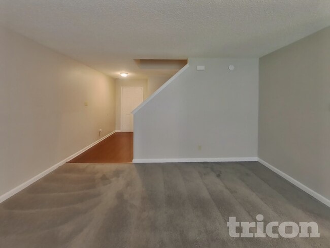 121 Winterwood Dr in Greenwood, IN - Foto de edificio - Building Photo