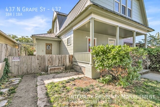 437 N Grape St in Medford, OR - Building Photo - Building Photo