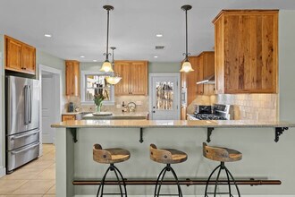 305 S Elk St in Fredericksburg, TX - Building Photo - Building Photo