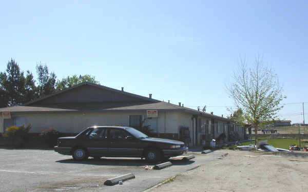 11938 1st Ave in Hesperia, CA - Building Photo