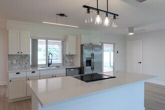 905 Sunset Rd in Boynton Beach, FL - Building Photo - Building Photo
