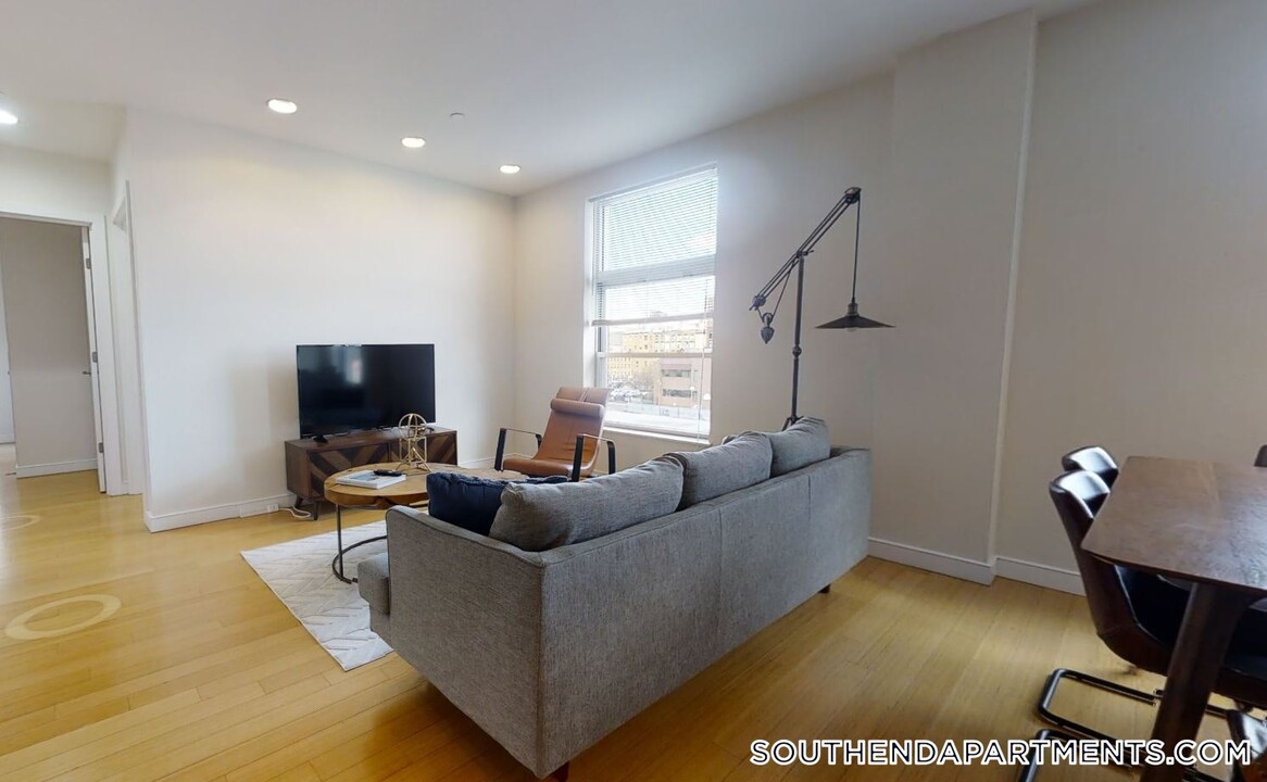 601 Albany St in Boston, MA - Building Photo