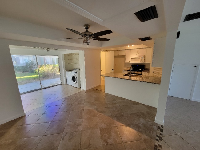 4915 Catalina Dr in Naples, FL - Building Photo - Building Photo