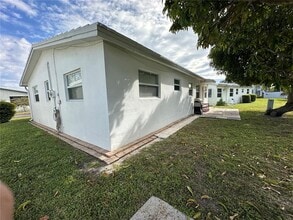 2420 Park Ln in Hollywood, FL - Foto de edificio - Building Photo