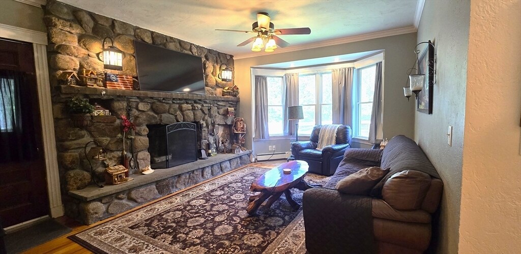 393 South St in Plainville, MA - Building Photo