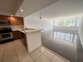 5600 Collins Ave, Unit 4E in Miami Beach, FL - Building Photo - Building Photo