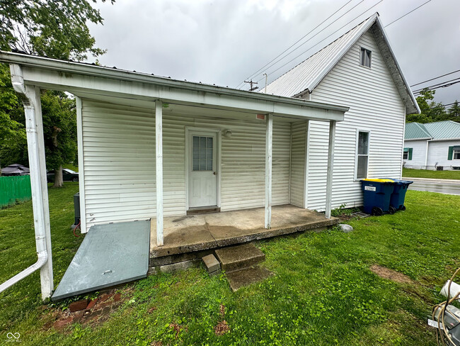 2 S Madison St in Greencastle, IN - Building Photo - Building Photo