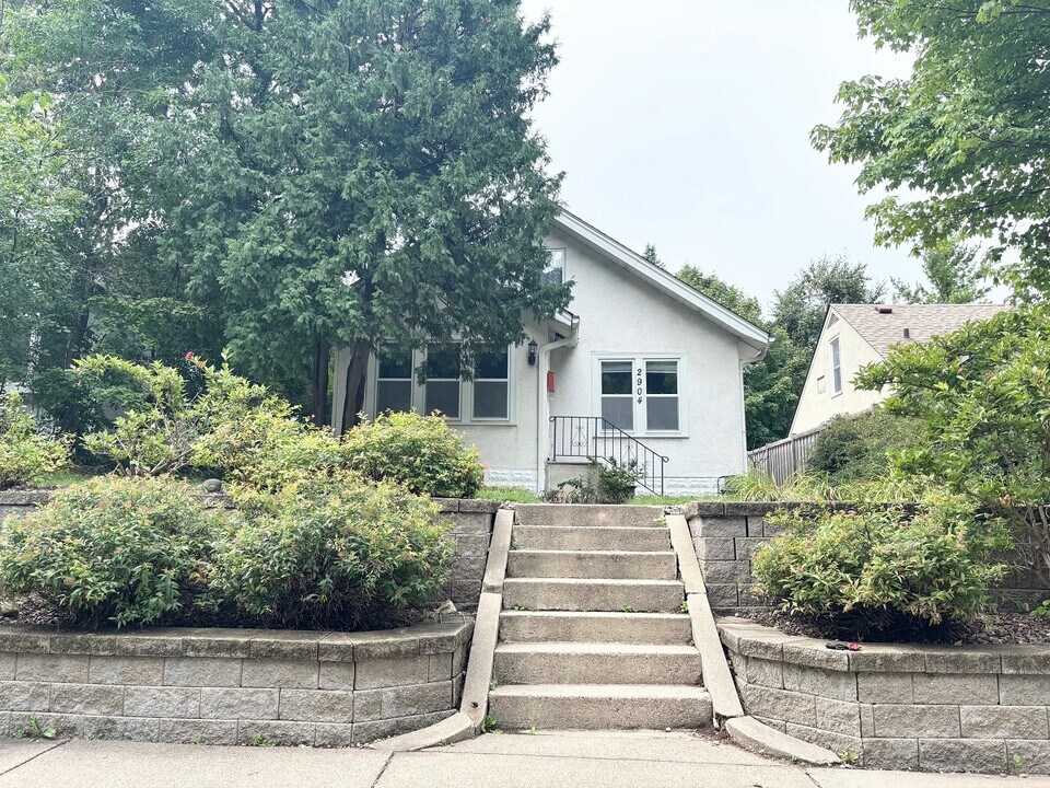 2904 Salem Ave in St. Louis Park, MN - Building Photo